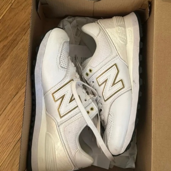 New Balance 574 - White with Gold - Picture 1 of 3
